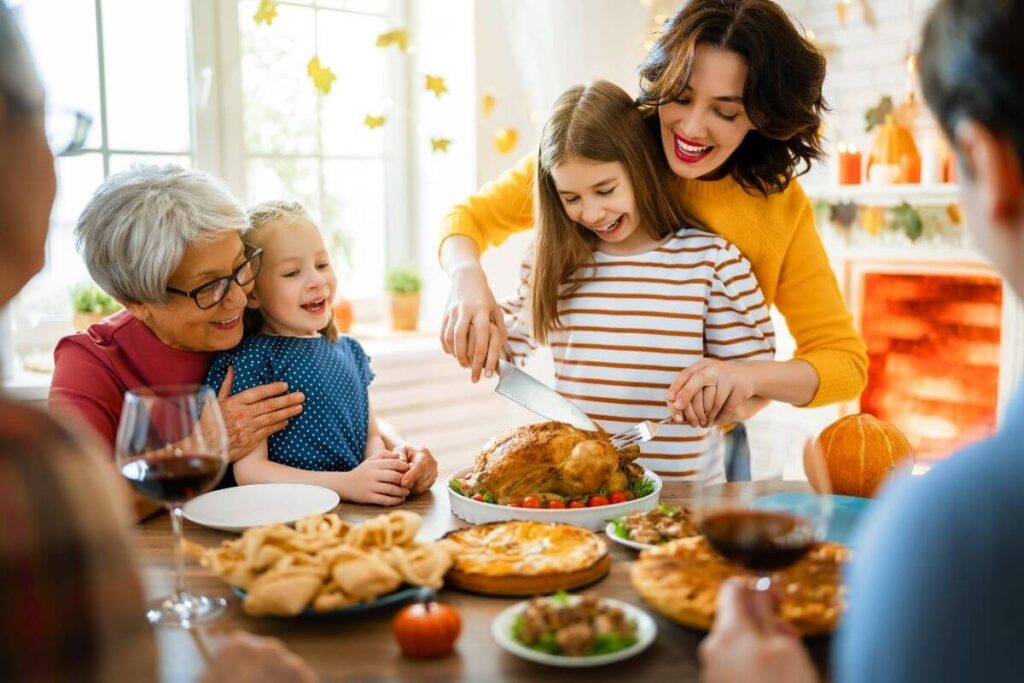 a multigenerational family having Thanksgiving dinner together