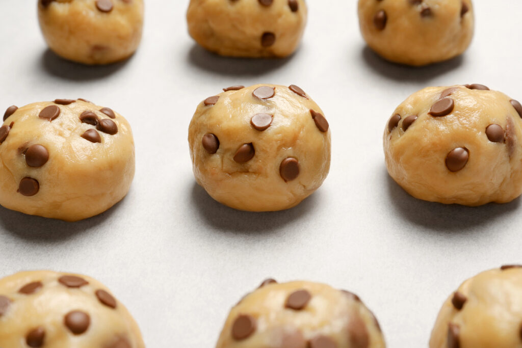 Uncooked chocolate chip cookies on table, closeup
