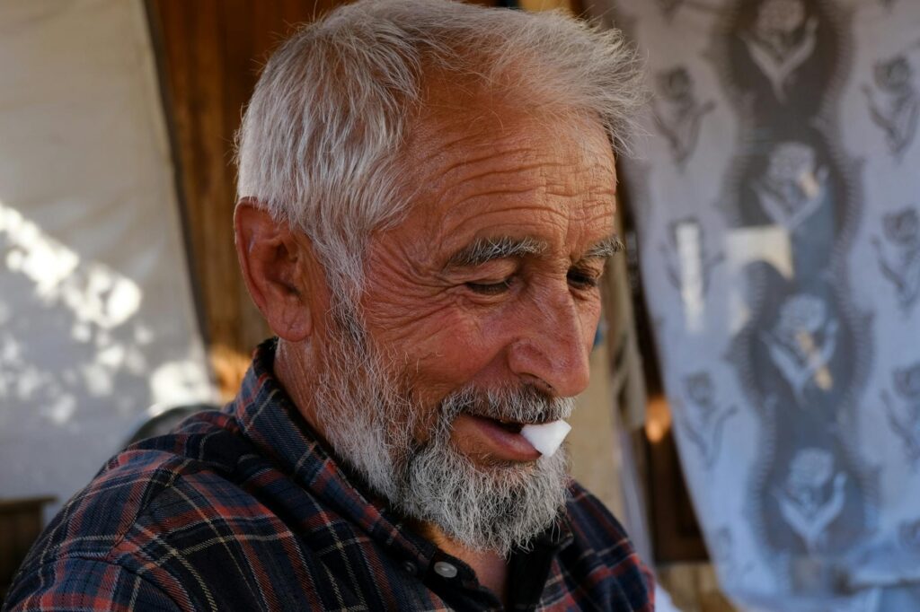 Close-up_of_an_elderly_man_with_a_beard_enjoying_a_moment_outdoors_in_Erzurum,_Turkey..Ayşe_İpek