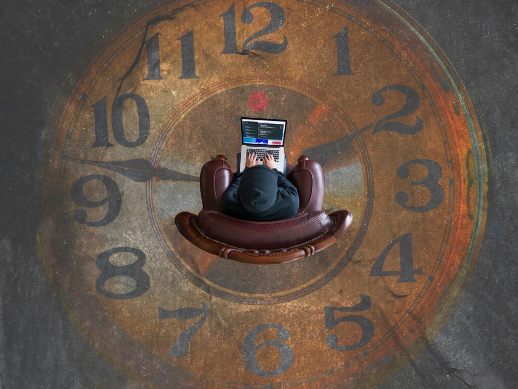 brown_analog_clock.Kevin_Ku