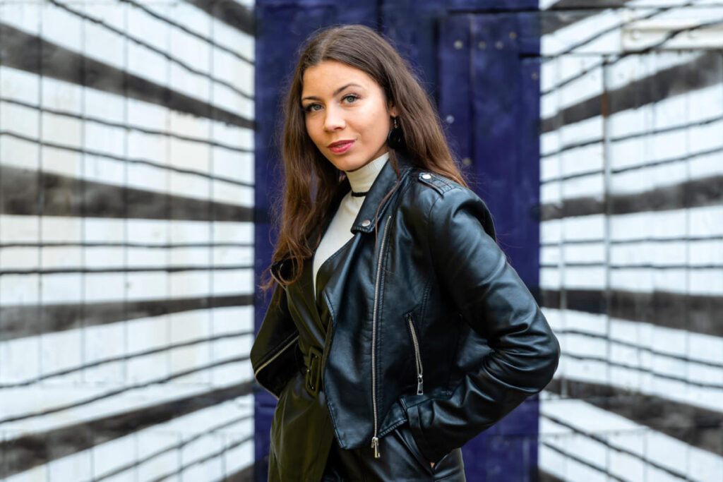 Choose classic pieces like a well-fitted leather jacket