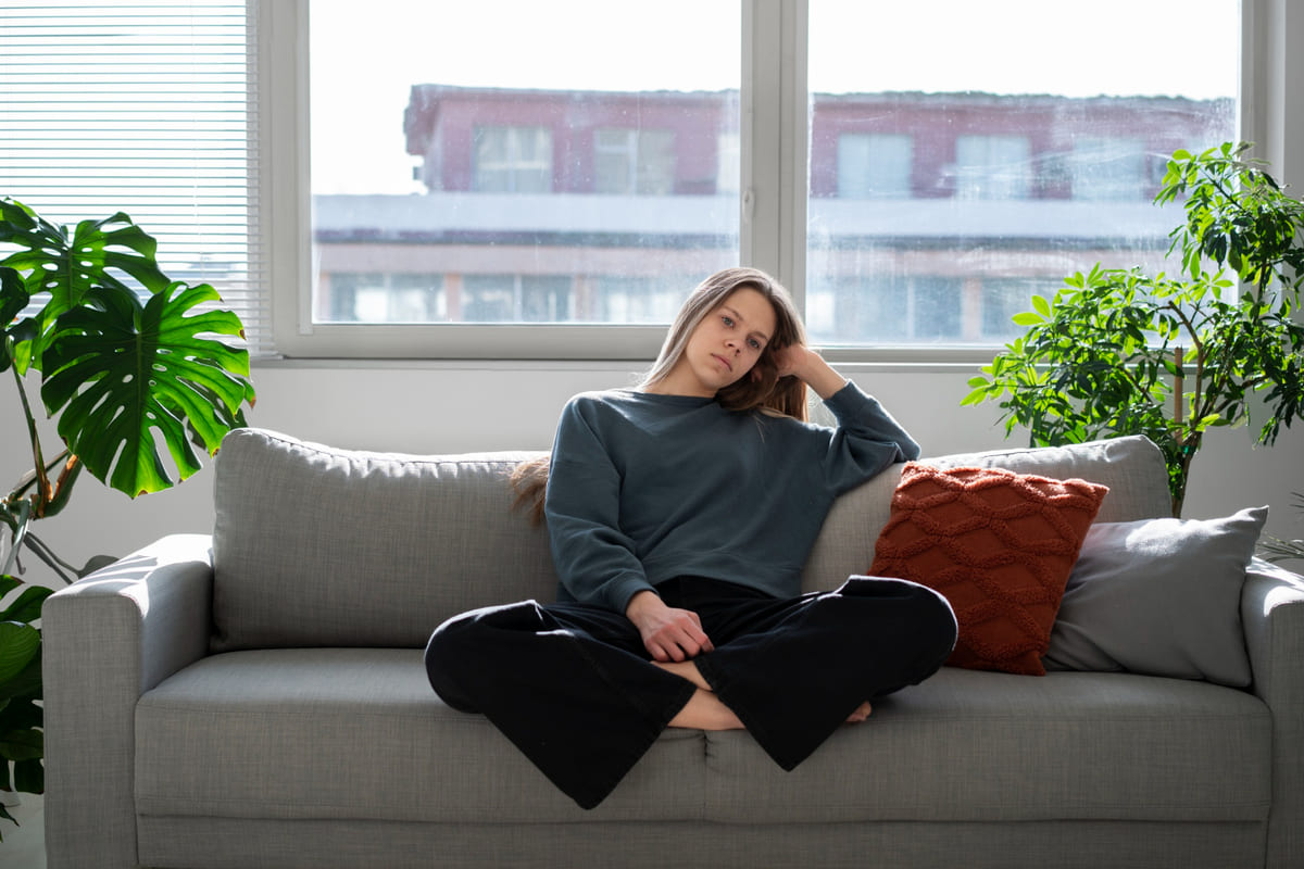 12 Traits of People Who Are Emotionally Unavailable—and How to Spot Them Easily