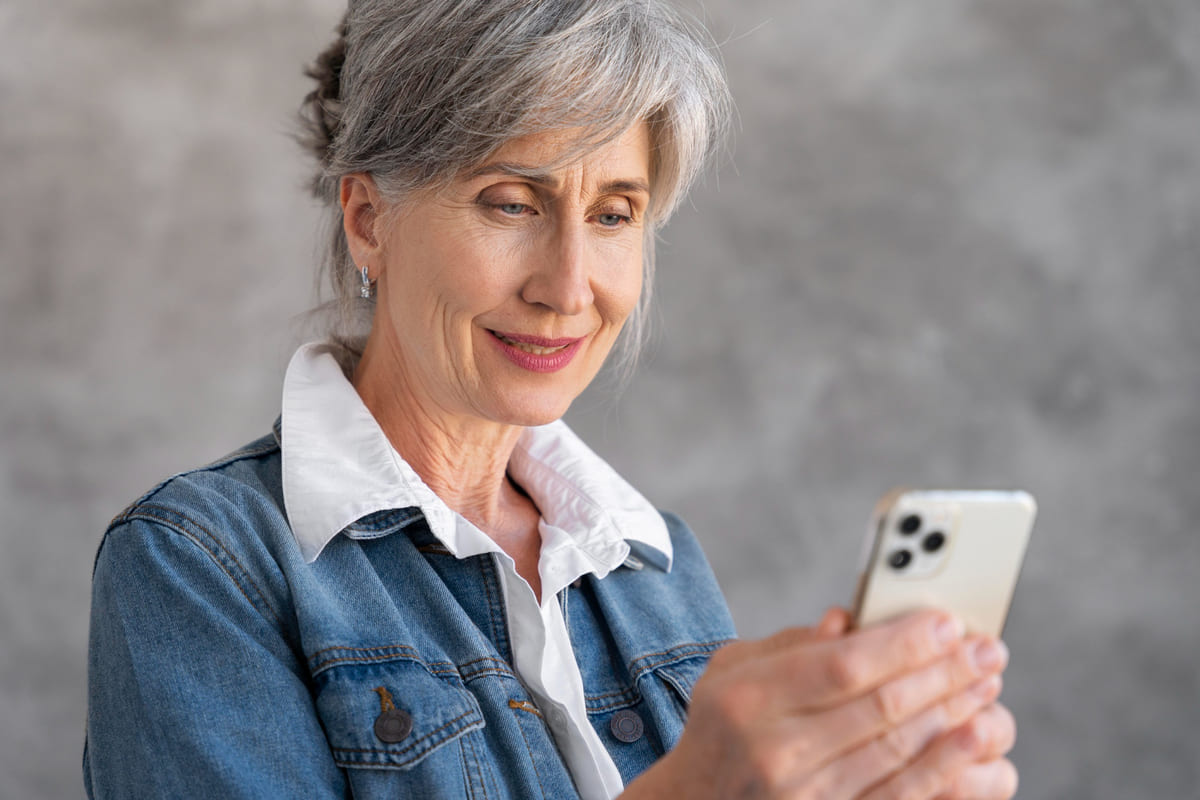 15 Ways to Make Your Dating Profile Stand Out When You’re Over 50 – Easy Tips to Catch Their Eye