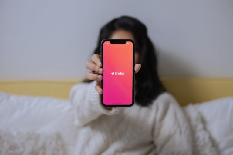 Why Dating Apps Are Failing Women Over 40 and 10 Better Ways to Find Love