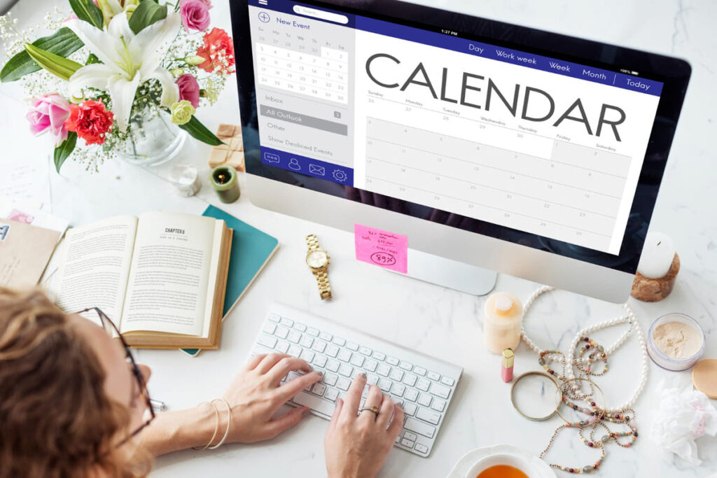 Use a shared calendar to show your availability