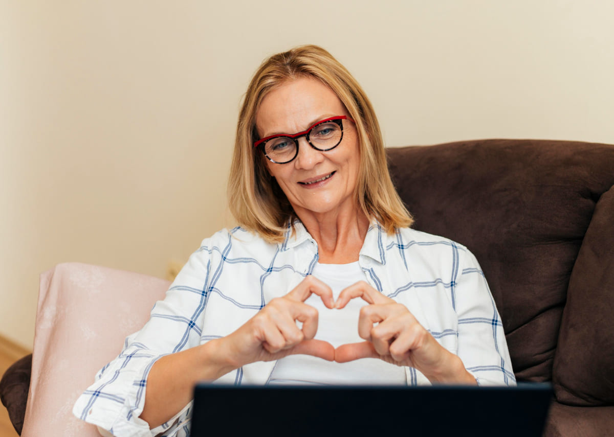 Why Online Dating Feels Different When You’re Over 50 And 10 Easy Tips to Win at It