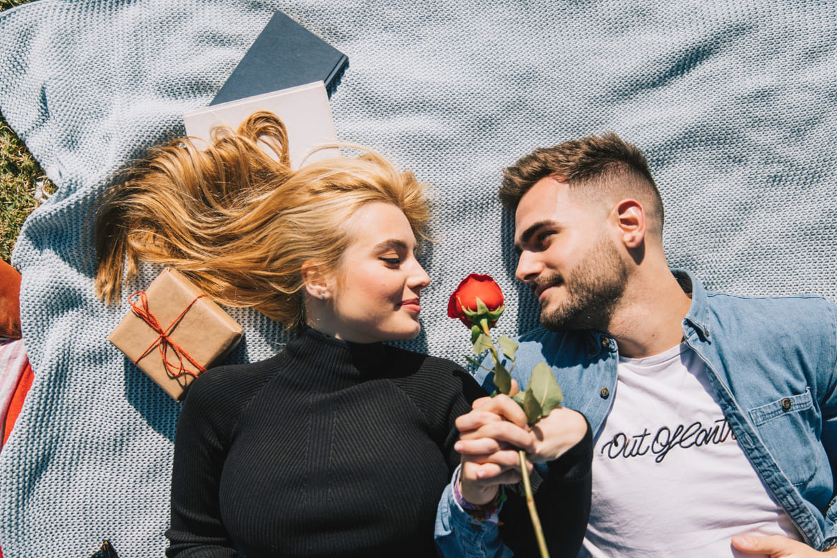 10 Things Couples Deeply in Love Do All the Time That Keep the Spark Alive