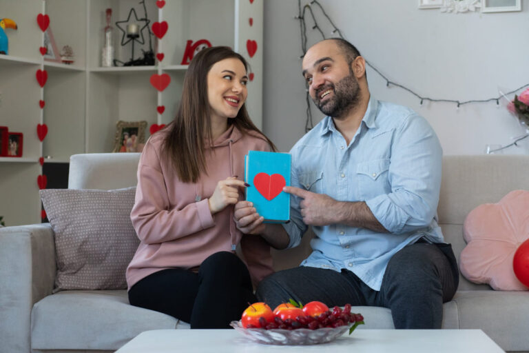 10 Things Your Wife Does that Shows She’s Really In Love With You – Heartfelt Signs You’ll Love