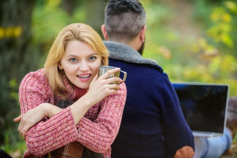 12 Signs You’re In Love and How to Recognize Them Easily