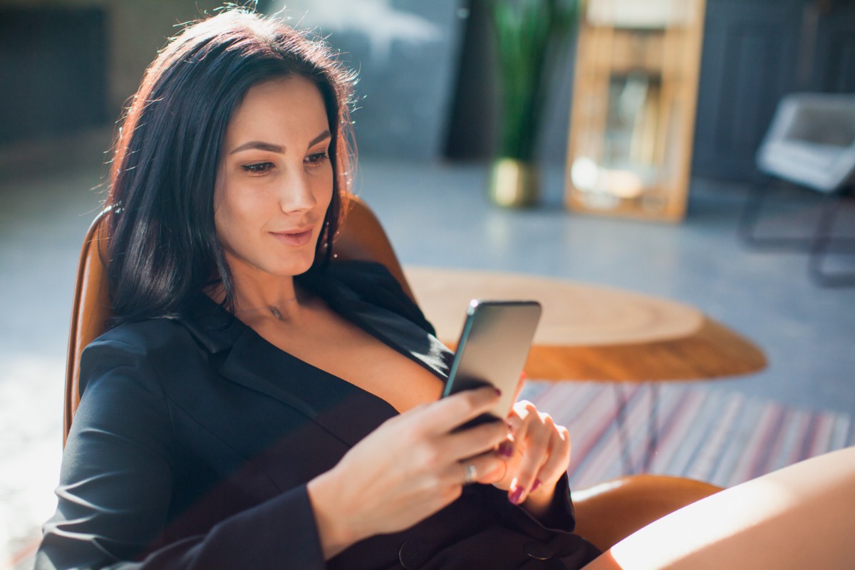 12 Things You Just Don’t Do Over Text – Avoid These Common Mistakes