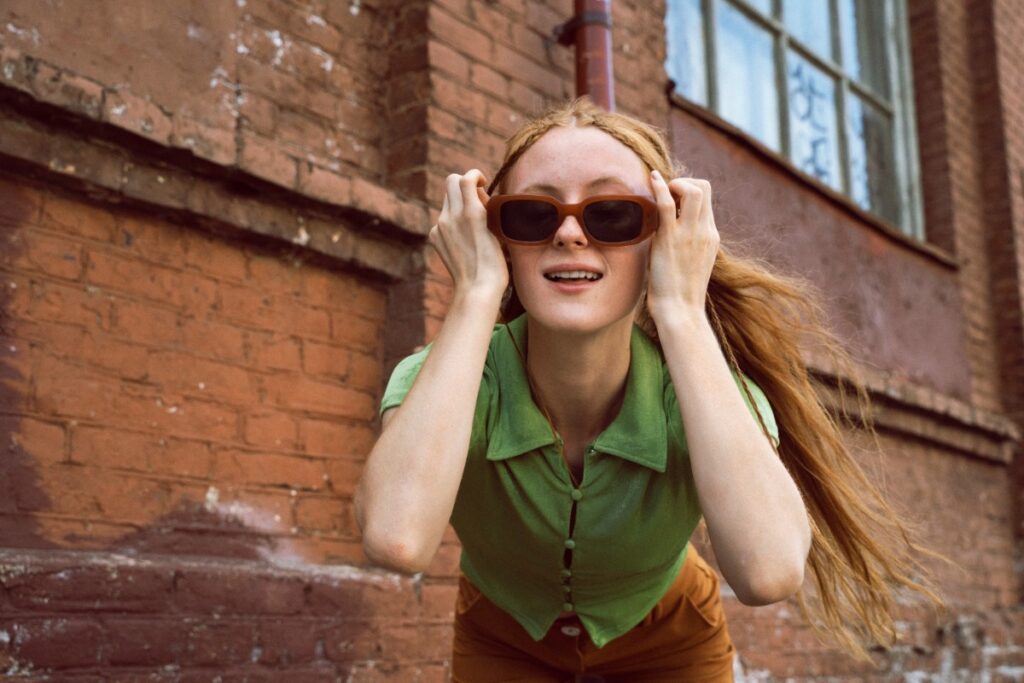 Cheap looking sunglasses like knockoff Ray-Bans