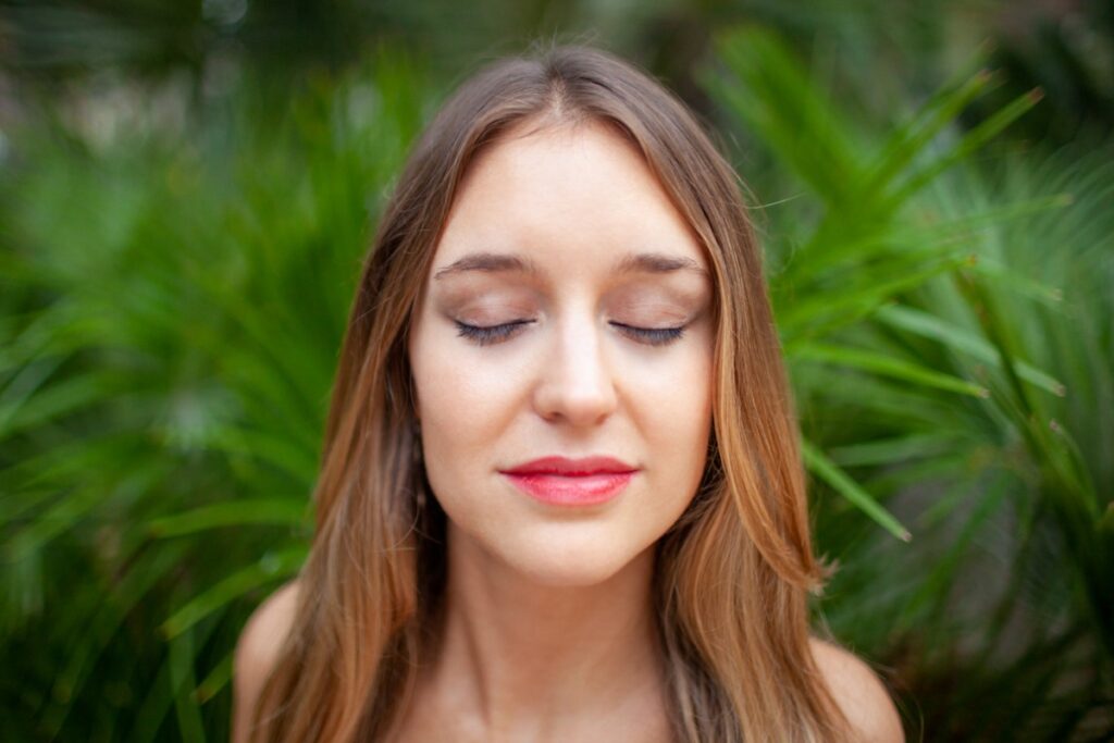 Closing their eyes to ‘reset’ mentally