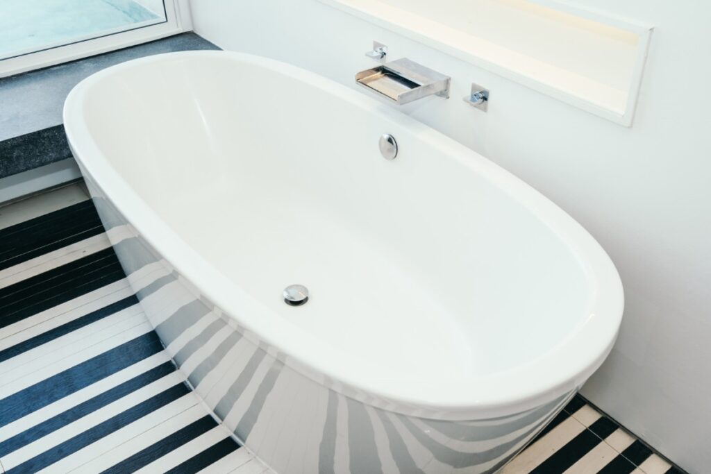 Freestanding soaking tubs