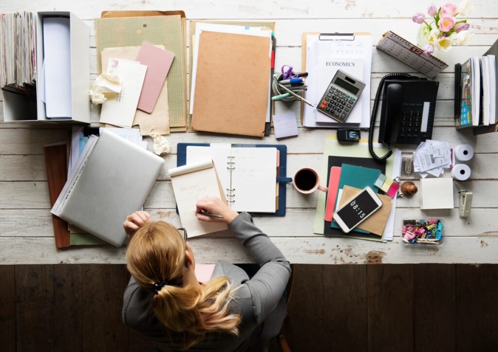Keeping a cluttered workspace