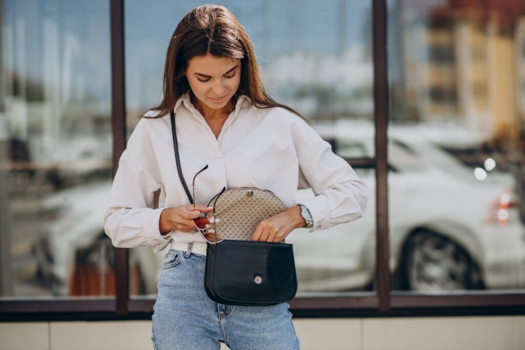 Keeping a handkerchief in a purse