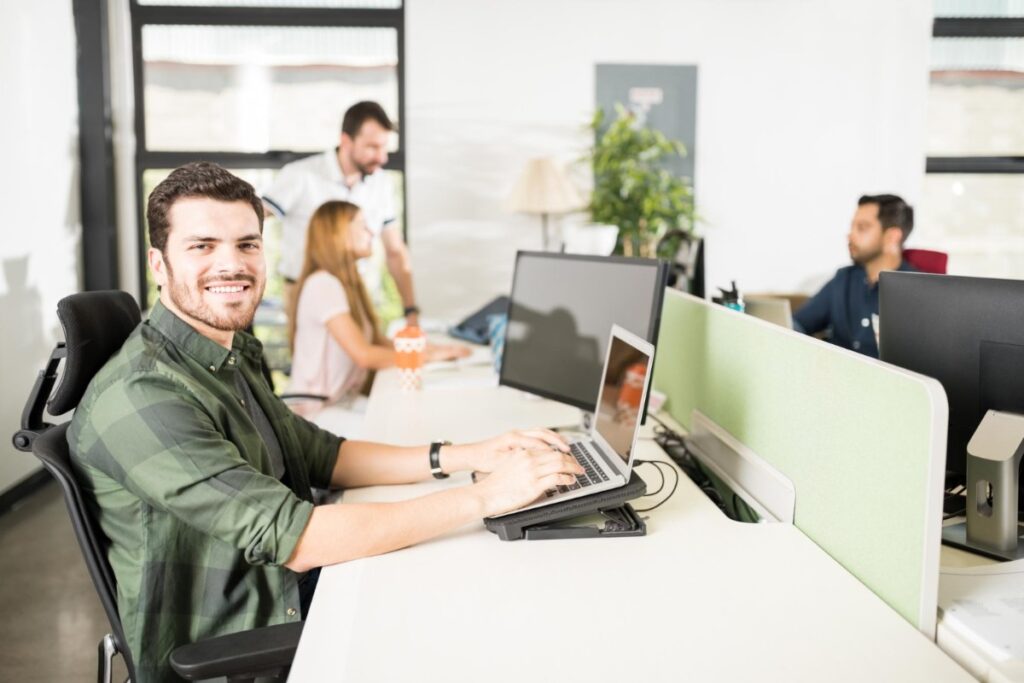 No food or drinks at workstations