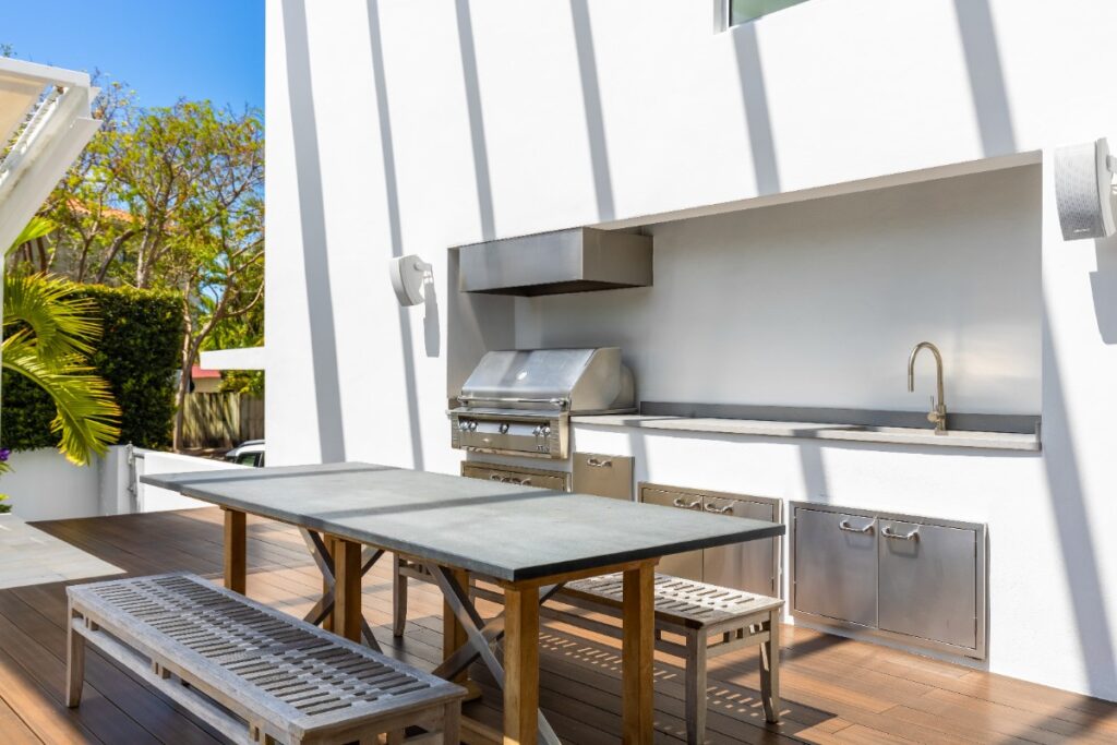 Outdoor kitchen with Viking appliances