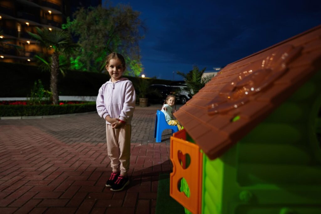 Playing outside until dark without cell phones