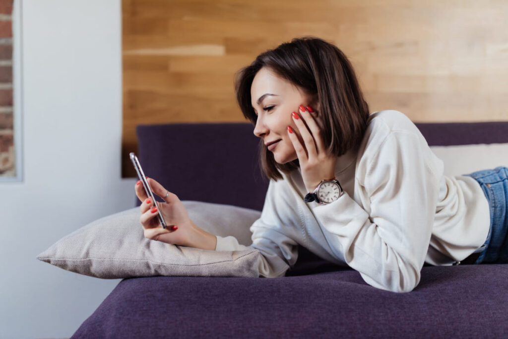 Send random 'thinking of you' texts