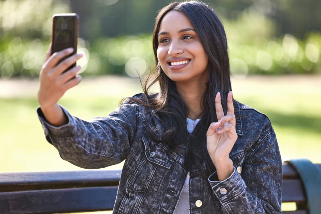 The Role Of Photos And Bio In Attraction