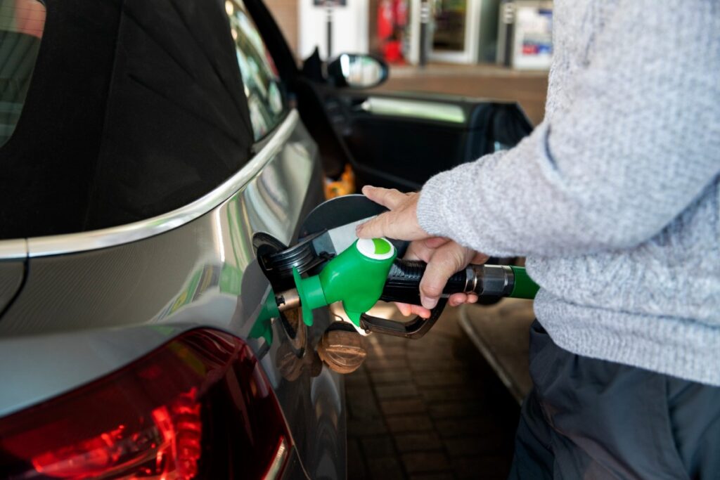 Using leaded gasoline in cars