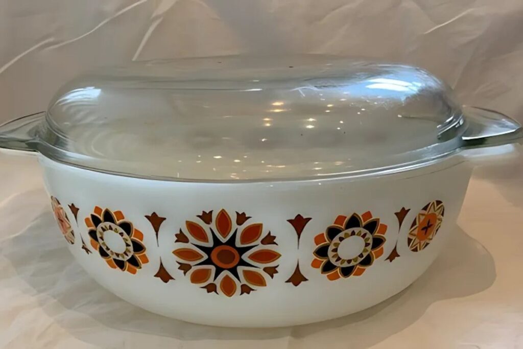 Vintage Pyrex bowls