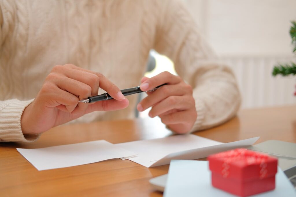 Writing letters by hand with fountain pens