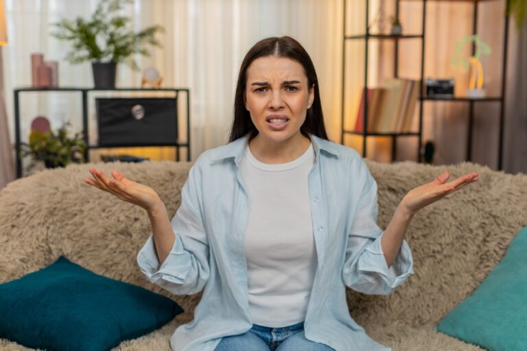 10 Habits That Instantly Make Someone Seem Out of Touch and How to Avoid Them