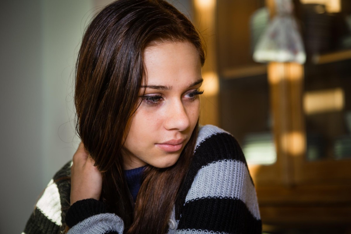 10 Signs Someone Has Very Low Confidence and How to Help Them Boost It