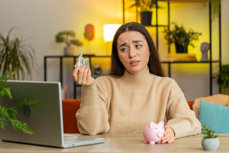 10 Things People Do That Make Them Look Cheap and How to Avoid Them Easily