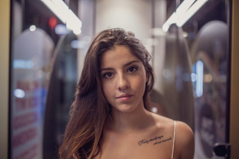 10 Things People Do That Reveal They’re Insecure And How To Spot Them Easily