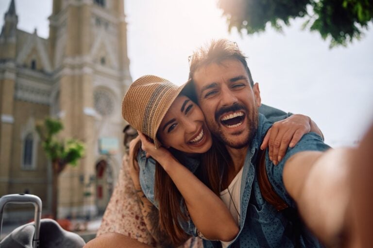 10 Travel Habits That Instantly Mark You As A Tourist And How To Blend In Effortlessly
