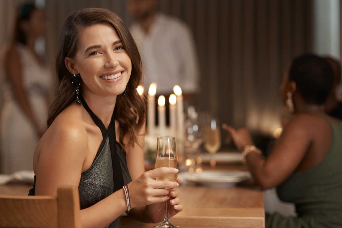 12 Dinner Party Habits That Guests Secretly Judge That Could Make or Break Your Night!