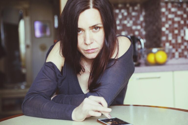 12 Everyday Habits That Make People Lose Respect for You and How to Avoid Them