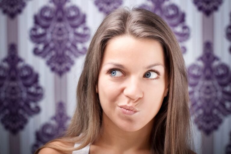 12 Social Mistakes That Make You Seem Rude (Even If You’re Not) and How to Avoid Them Easily