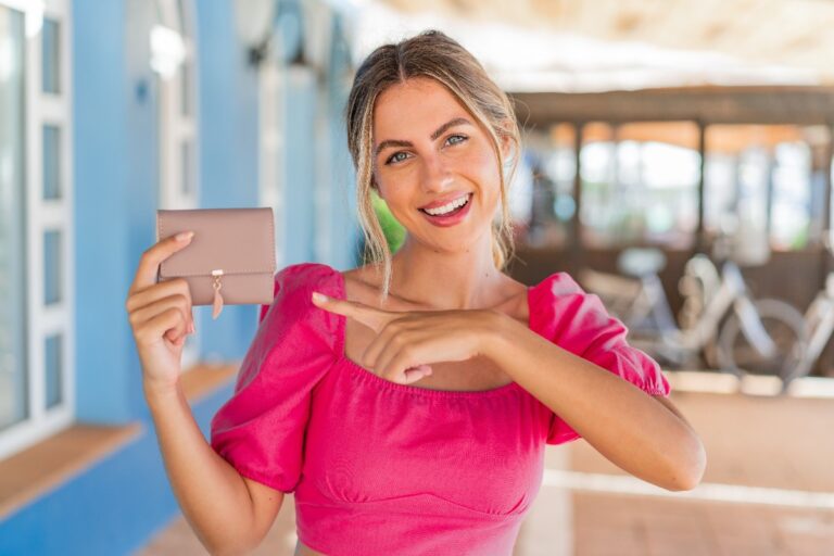 12 Things You Should Keep Out of Your Wallet to Avoid Clutter and Fraud