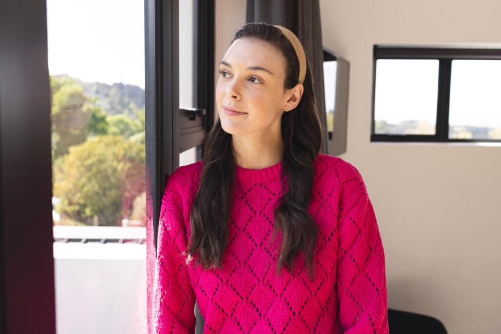 13 Habits That Instantly Signal Someone’s Been Through More Than They Let On and How to Recognize Them Easily