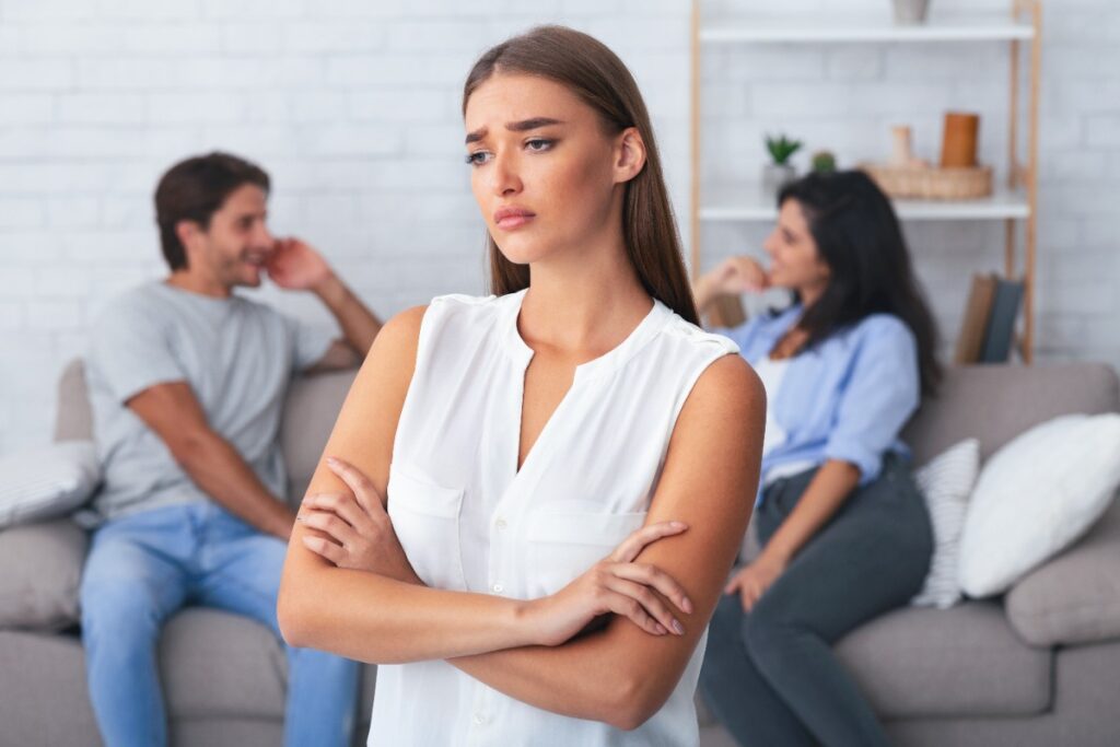 15 Everyday Habits That Accidentally Show You’re Jealous And How To Handle Them Smoothly