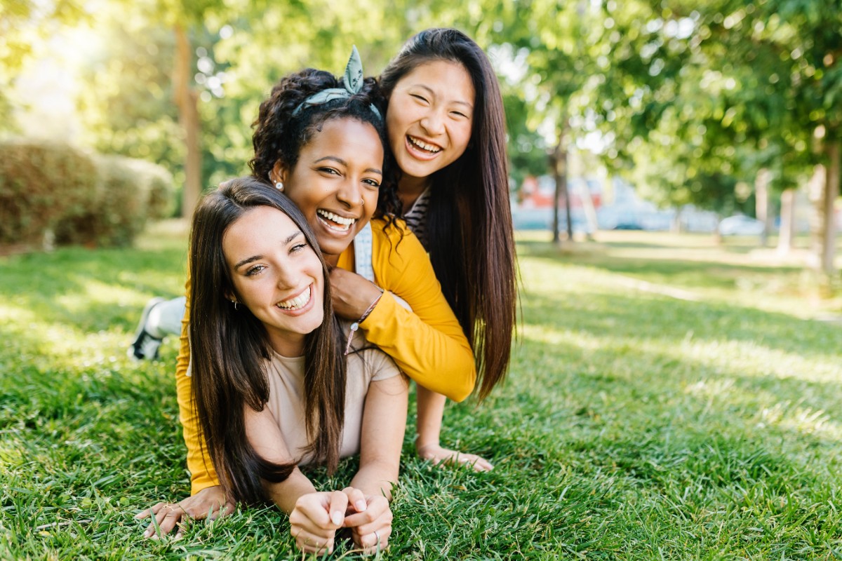 15 Things People Do in Public That Instantly Embarrass Their Friends And How To Avoid Them