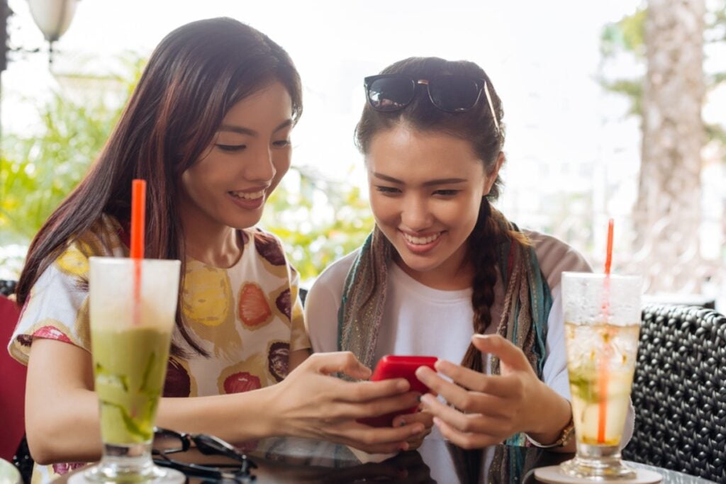 Boasting about outdated phone models