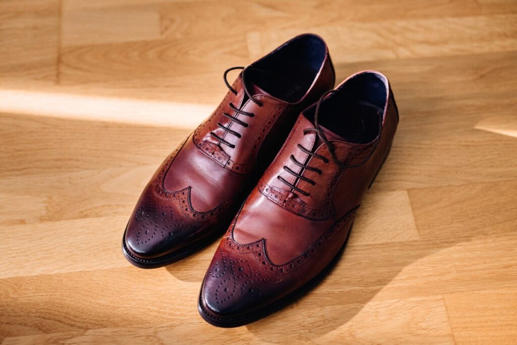 Choose classic leather Oxford shoes