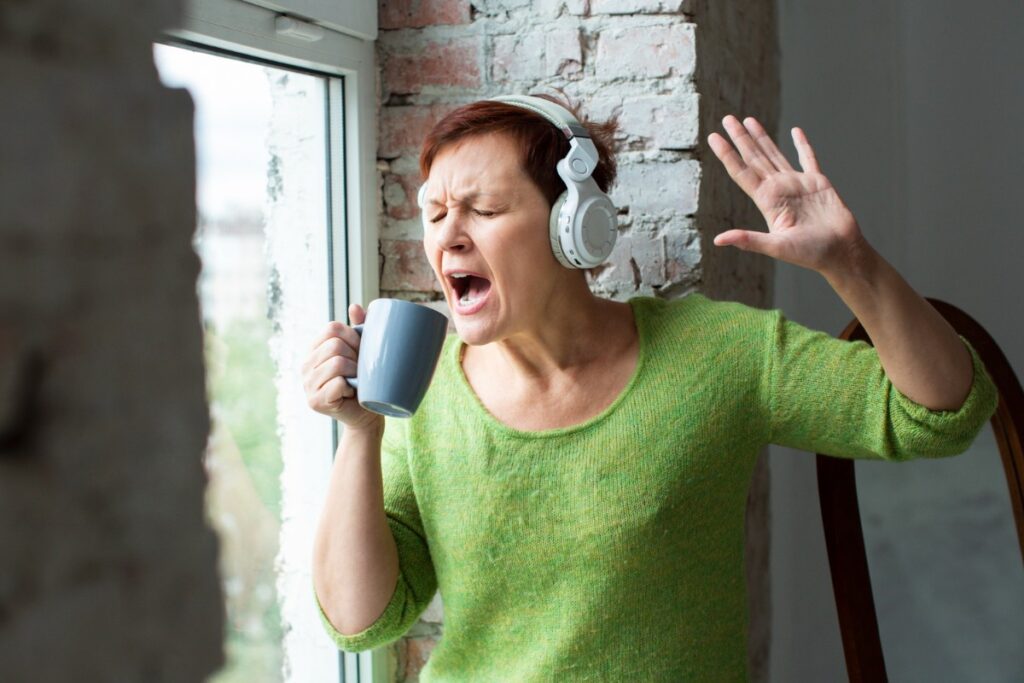 Humming or tapping noises
