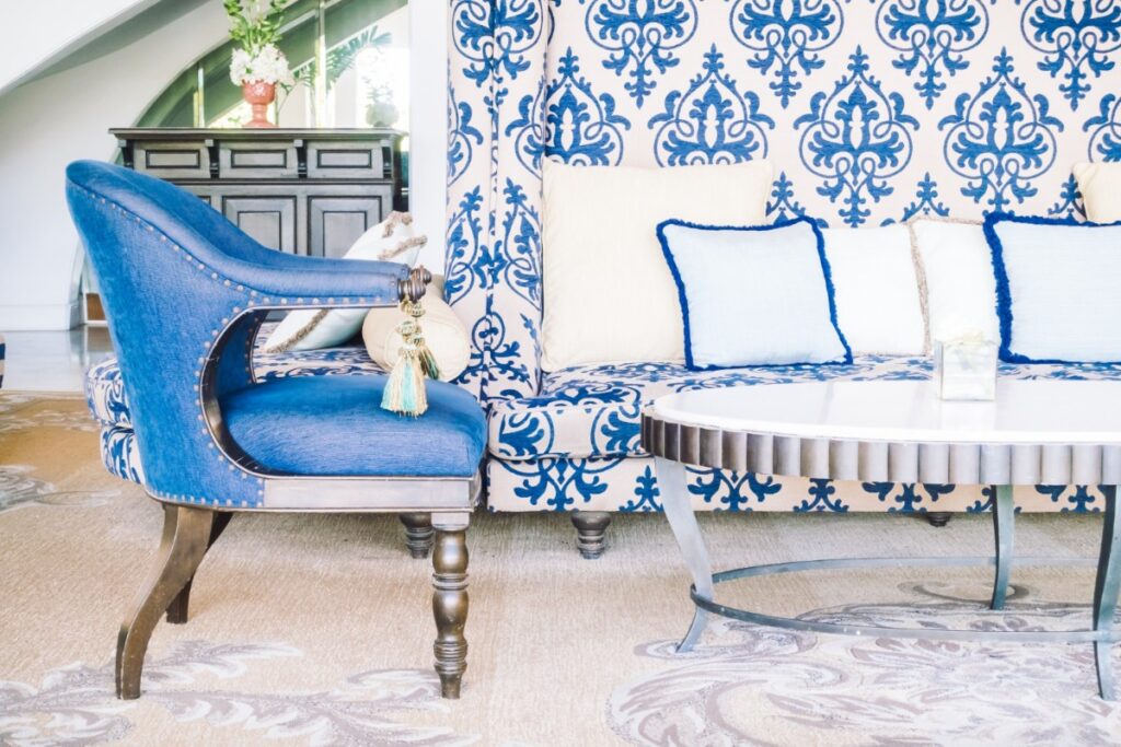 Mix vintage with modern furniture