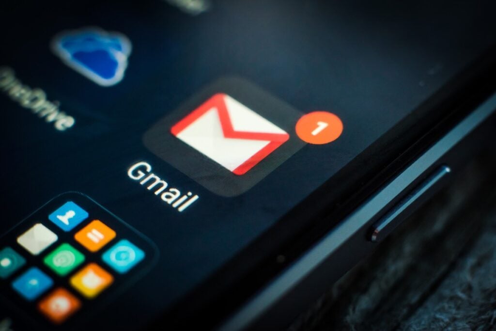 Skimming emails instead of reading fully