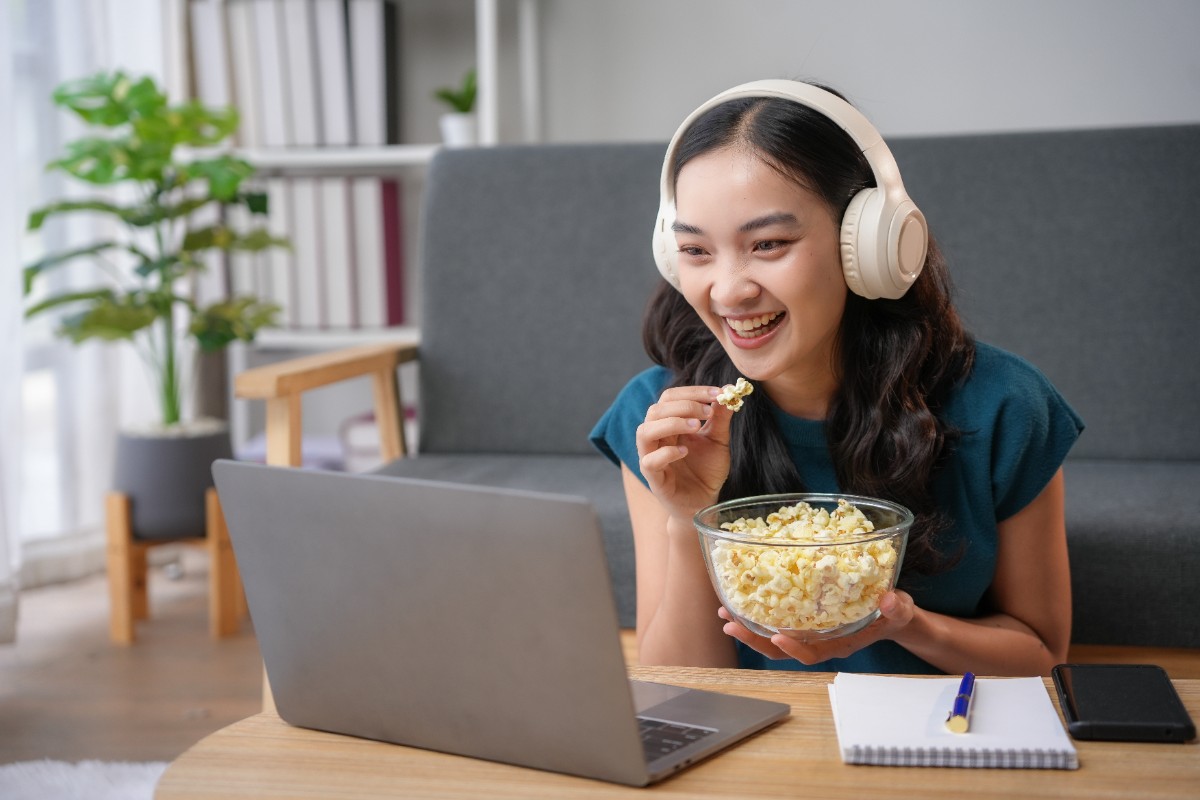 12 Things People Do While Streaming Shows That Are Totally Relatable (Because Binge-Watching Is an Extreme Sport)