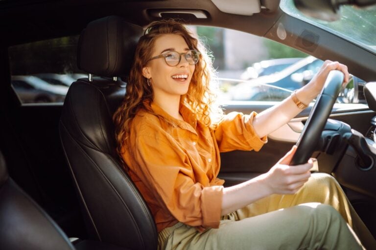 12 Things People Do in Cars When They Think No One’s Watching You’ll Relate To