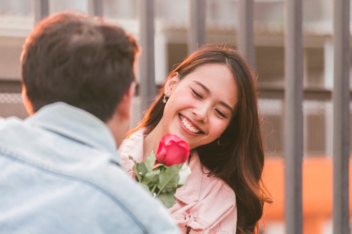 12 Things People Do on First Dates That Instantly Kill the Vibe and How to Avoid Them