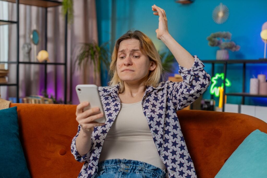 15 Online Behaviors That Quietly Annoy Everyone And How To Avoid Them