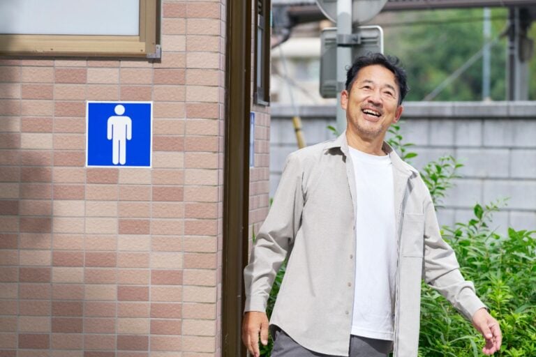 15 Things People Do in Public Restrooms That Nobody Admits To And Why We All Do Them
