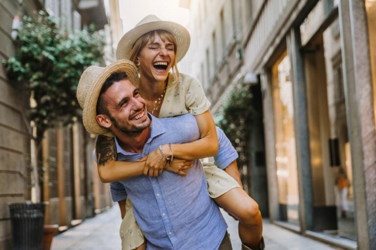 15 Vacation Souvenirs That Never Age Well and How to Choose Timeless Keepsakes
